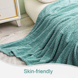 COMFEYA Soft Jacquard Leaves Pattern Flannel Fleece Throw Blanket_6